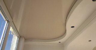 Натяжной потолок на балкон Полевской, цена 6105 руб.